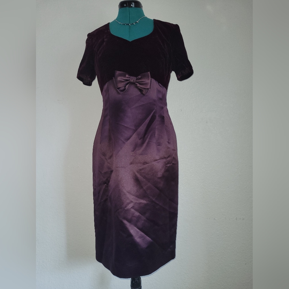 Maggie London Petite Elegant Purple Velvet Women's Dress Size 4